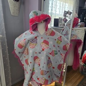 Colorful Cupcake Print Hooded Cape for Kids